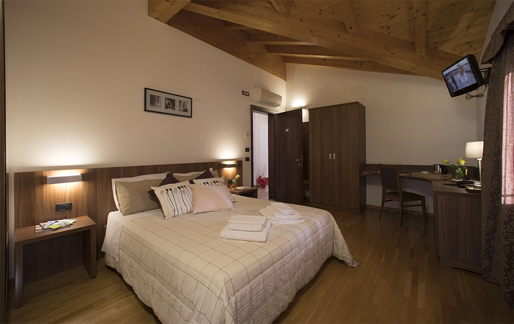 Hotel C25 : camera matrimoniale